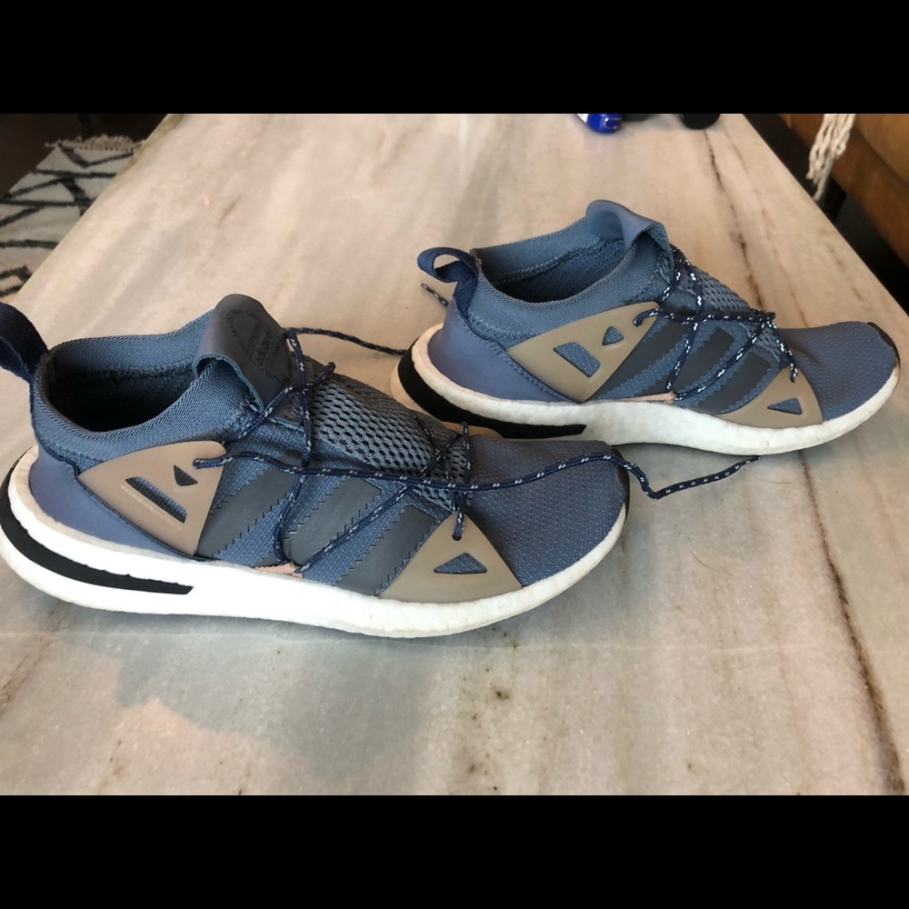 Adidas women’s tennis shoes